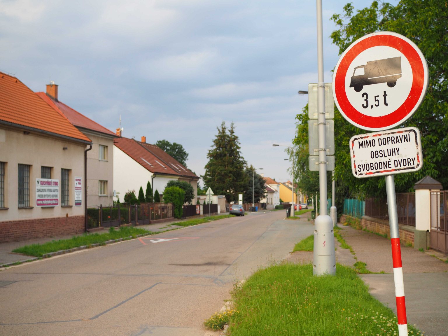 Dvorská, zákaz 3,5 tuny