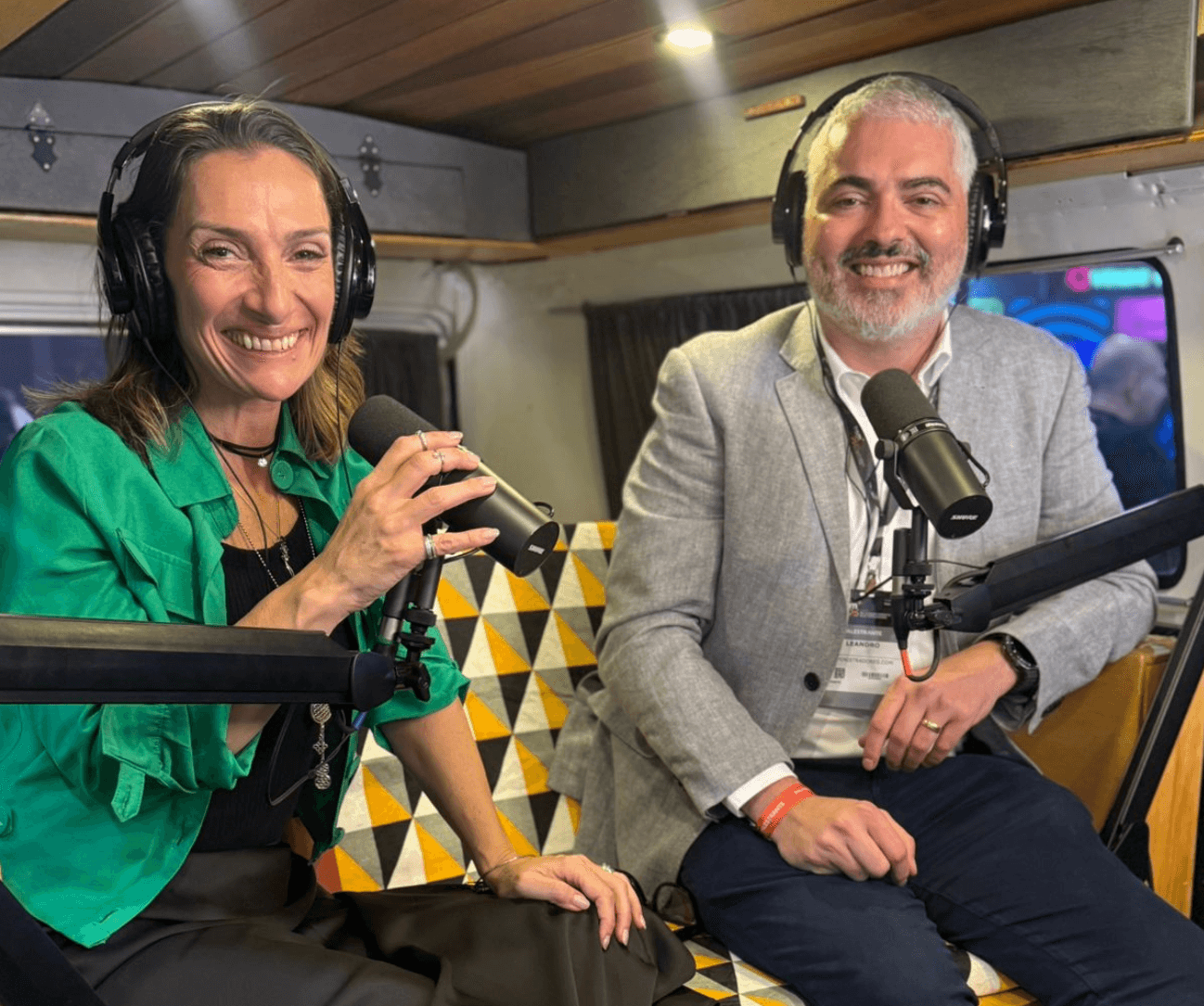 Leandro Vieira e convidada no podcast da Kombi