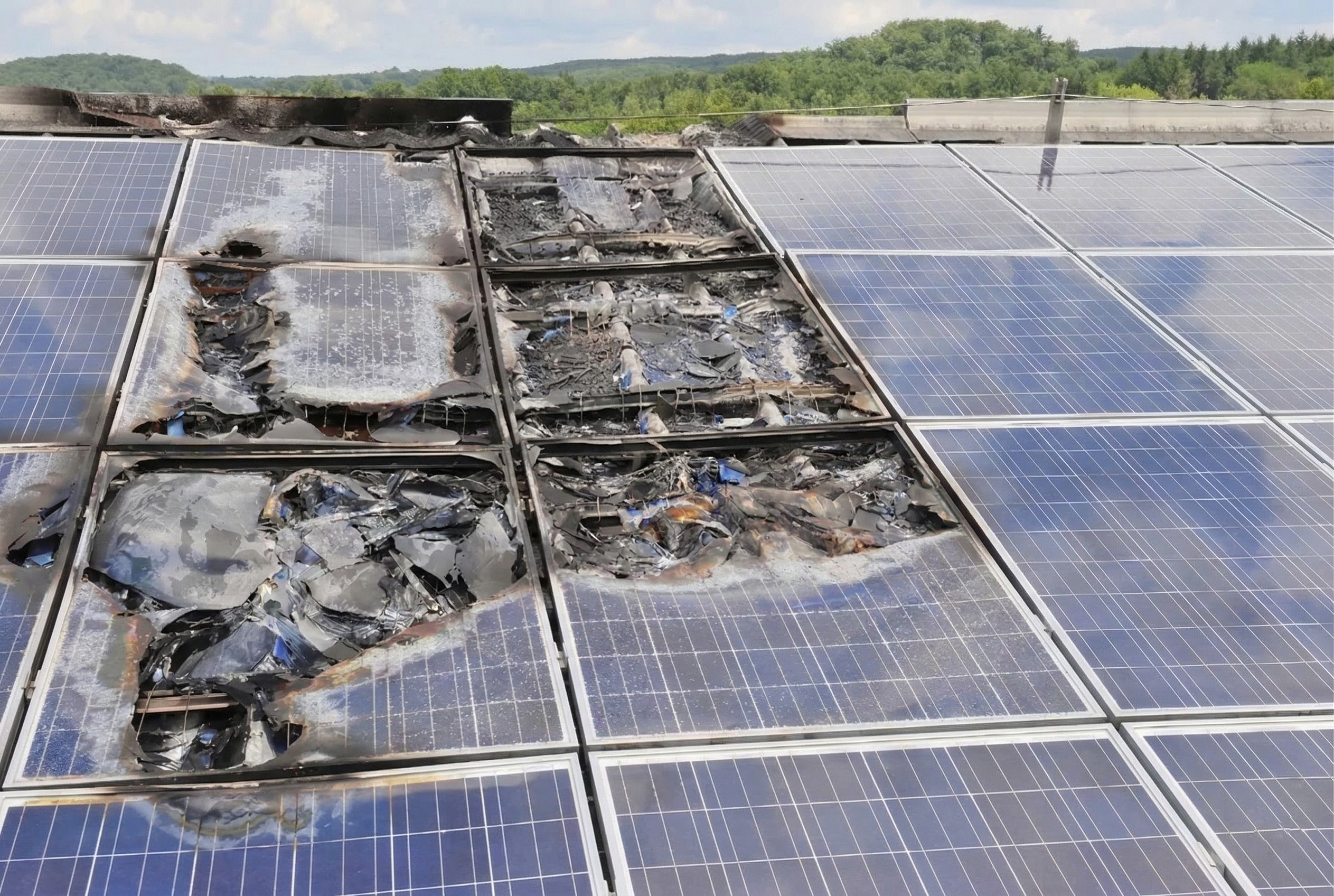 Panneau photovoltaïque toiture industrielle sinistre suite incendie