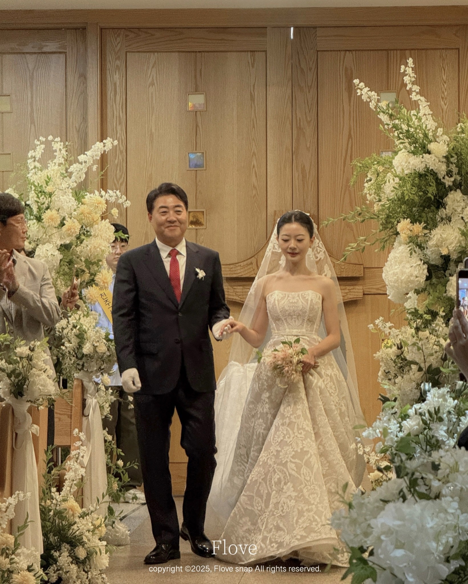 서초성당에서 아이폰 스냅 촬영 후기 | 스냅 예약 플랫폼 필름커넥트 플로브스냅 작가님의 촬영후기