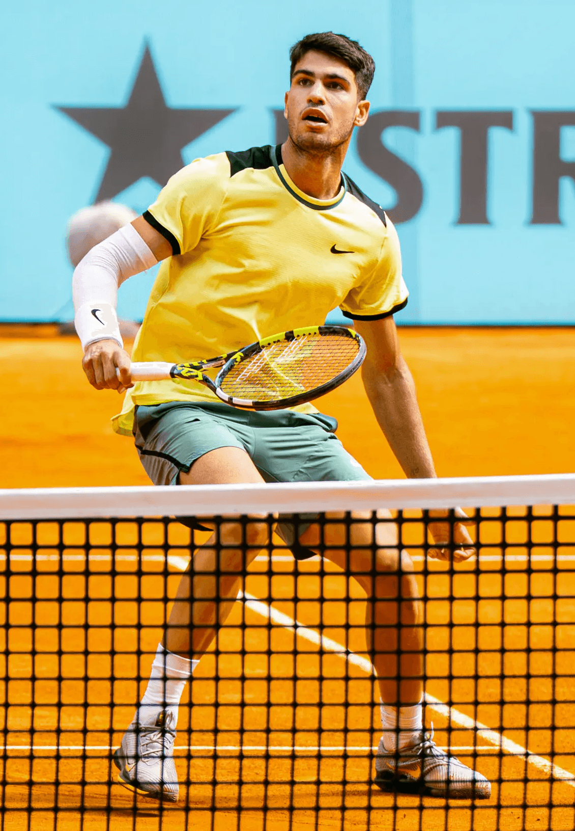 Carlos Alcaraz compitiendo en el torneo de tenis Madrid Open