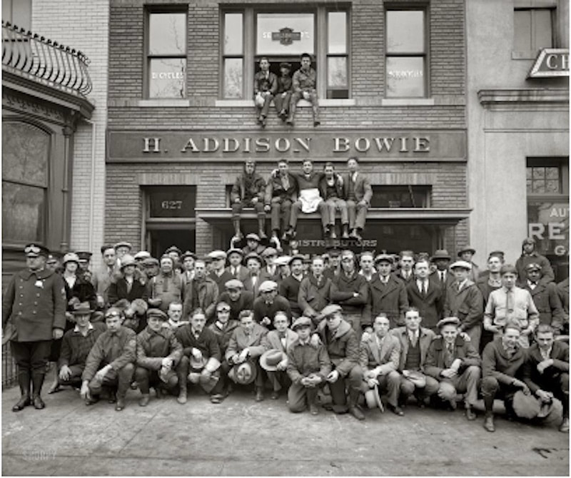 A man stading with Surfboard