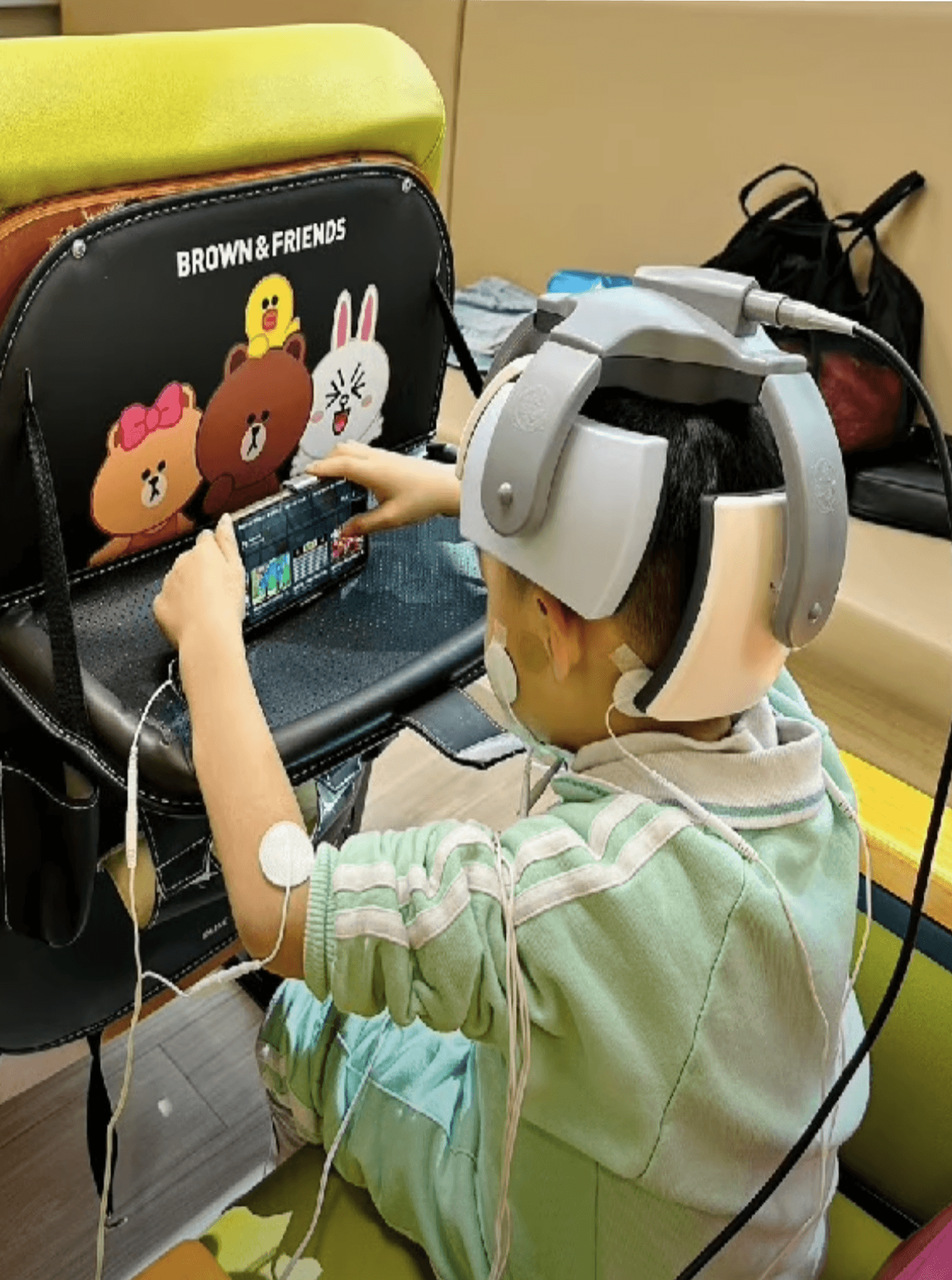 孩子帶着狀元智能帽