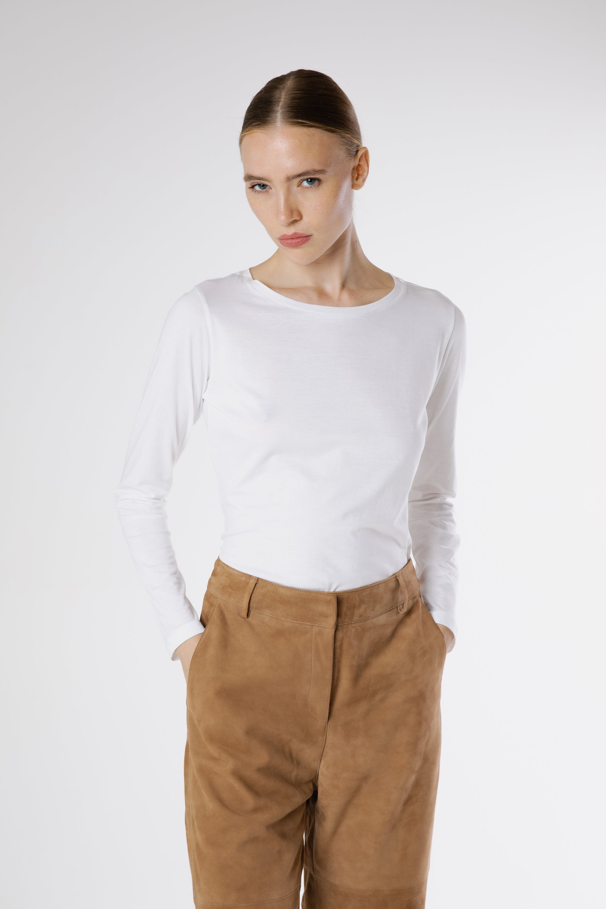 Easy chick look leather trousers and cotton longsleeve