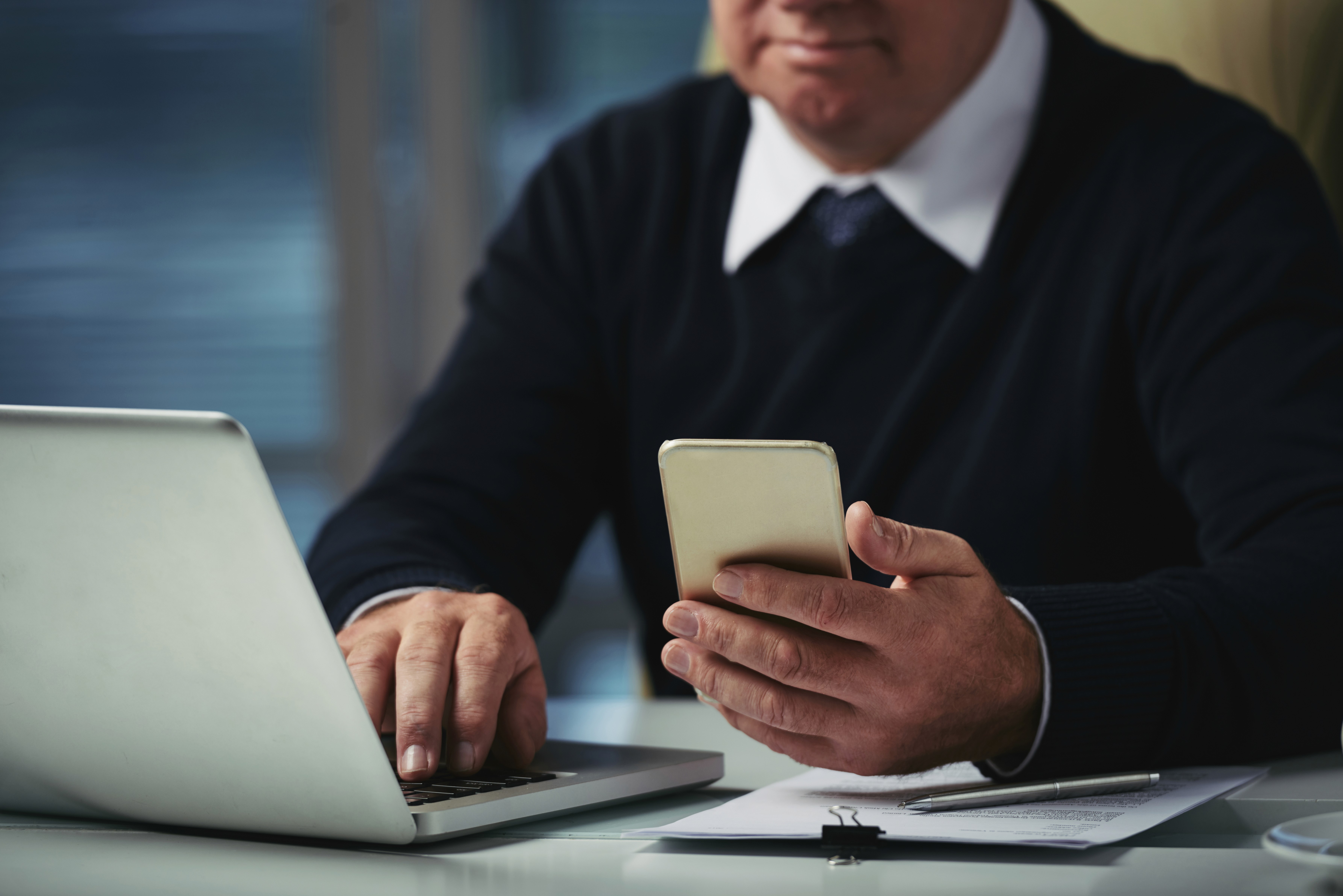 Man finding gaps in policies for Fintechs