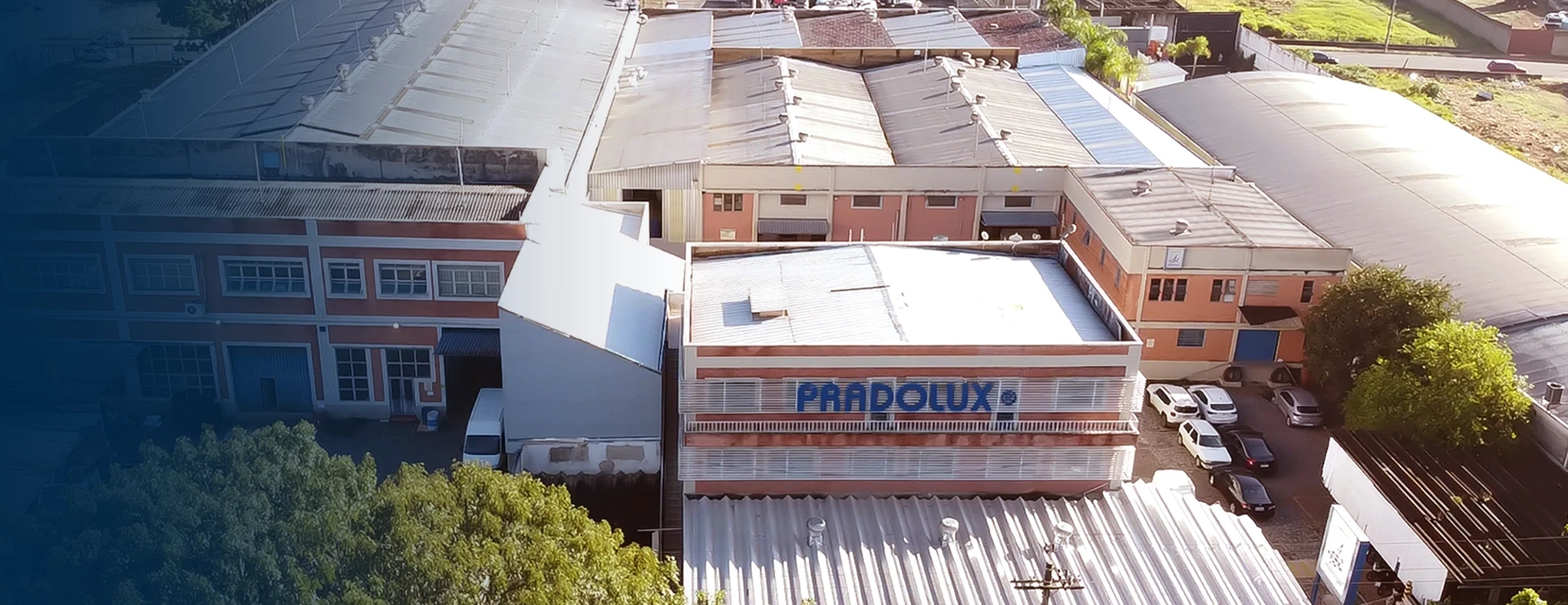 faixa de destaque com produtos Pradolux e chamada institucional