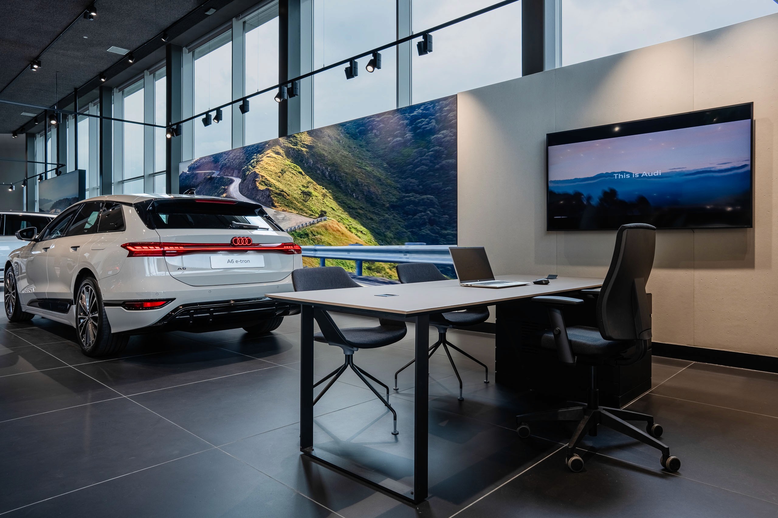 The origin of Today Food Group: a meeting between the father of Narek, his relative, and the owner of Al Ameed Coffee in Jordan — where the first shipment of 40 boxes of coffee began.