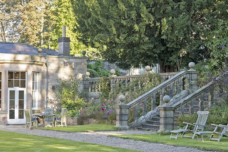 Hartingtons Heritage Tours hotel, Darley House, gardens in the shade