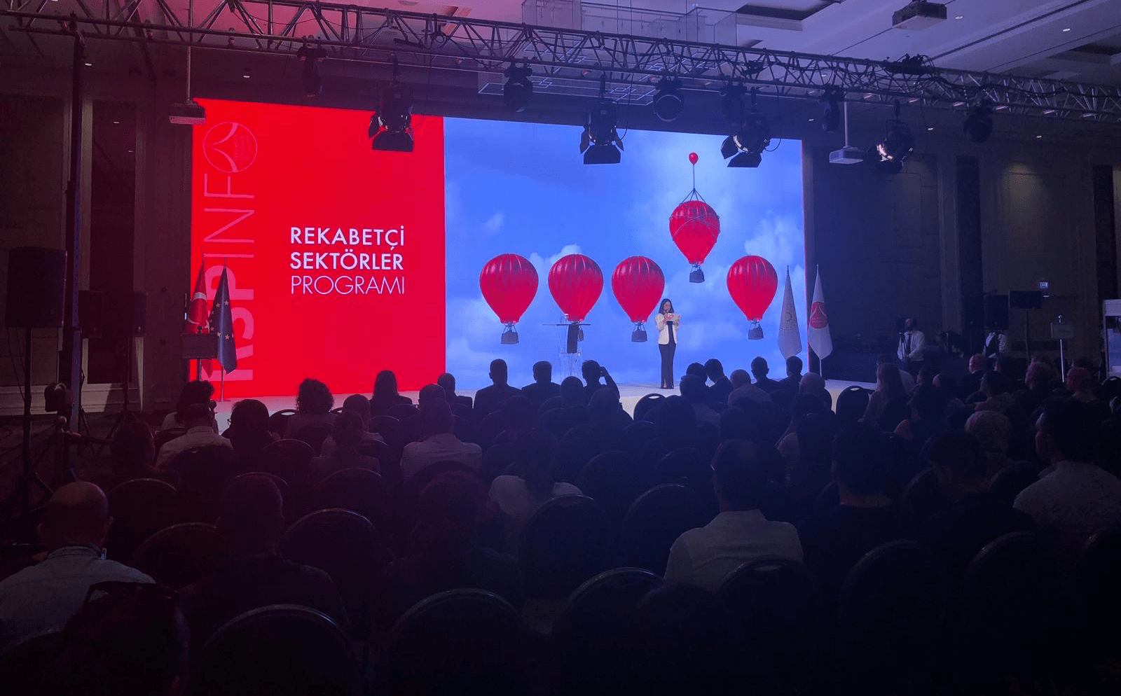 Rekabetçi Sektörler Programı. Sahne fotoğrafı