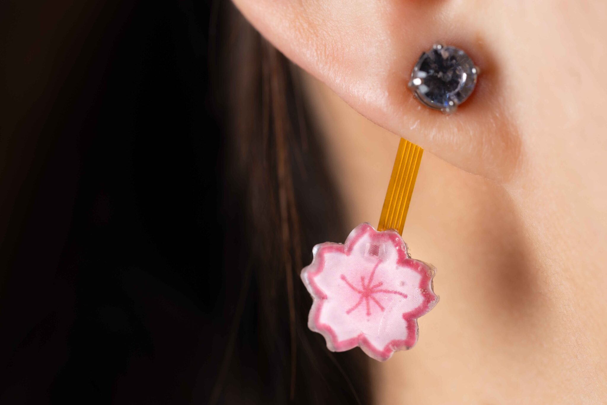 A photo showing the previous version where there's a pink flower fixed design