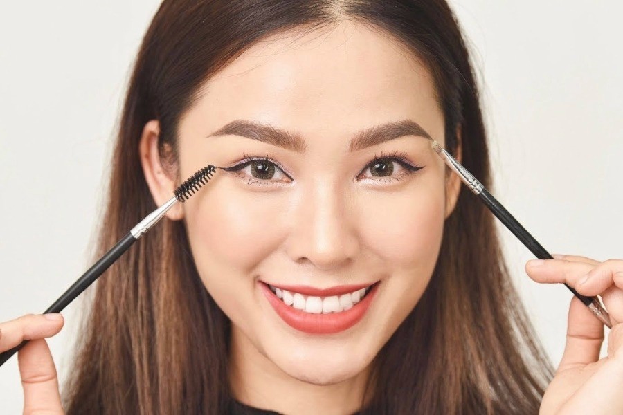 Ngay sau khi phun xăm chân mày, bạn chưa nên sử dụng mỹ phẩm 