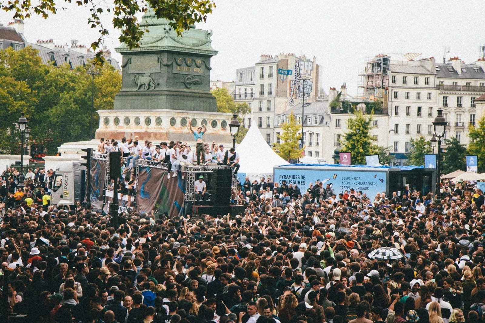 Foule à la Techno Parade de Paris