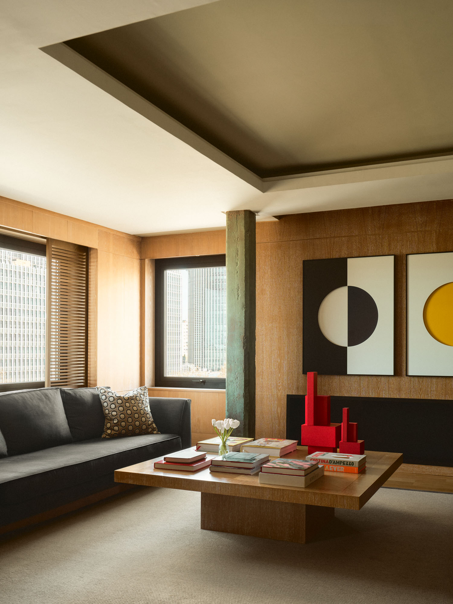Interior view of the living room at Bea Bonilla’s house by Estudio Lamela.