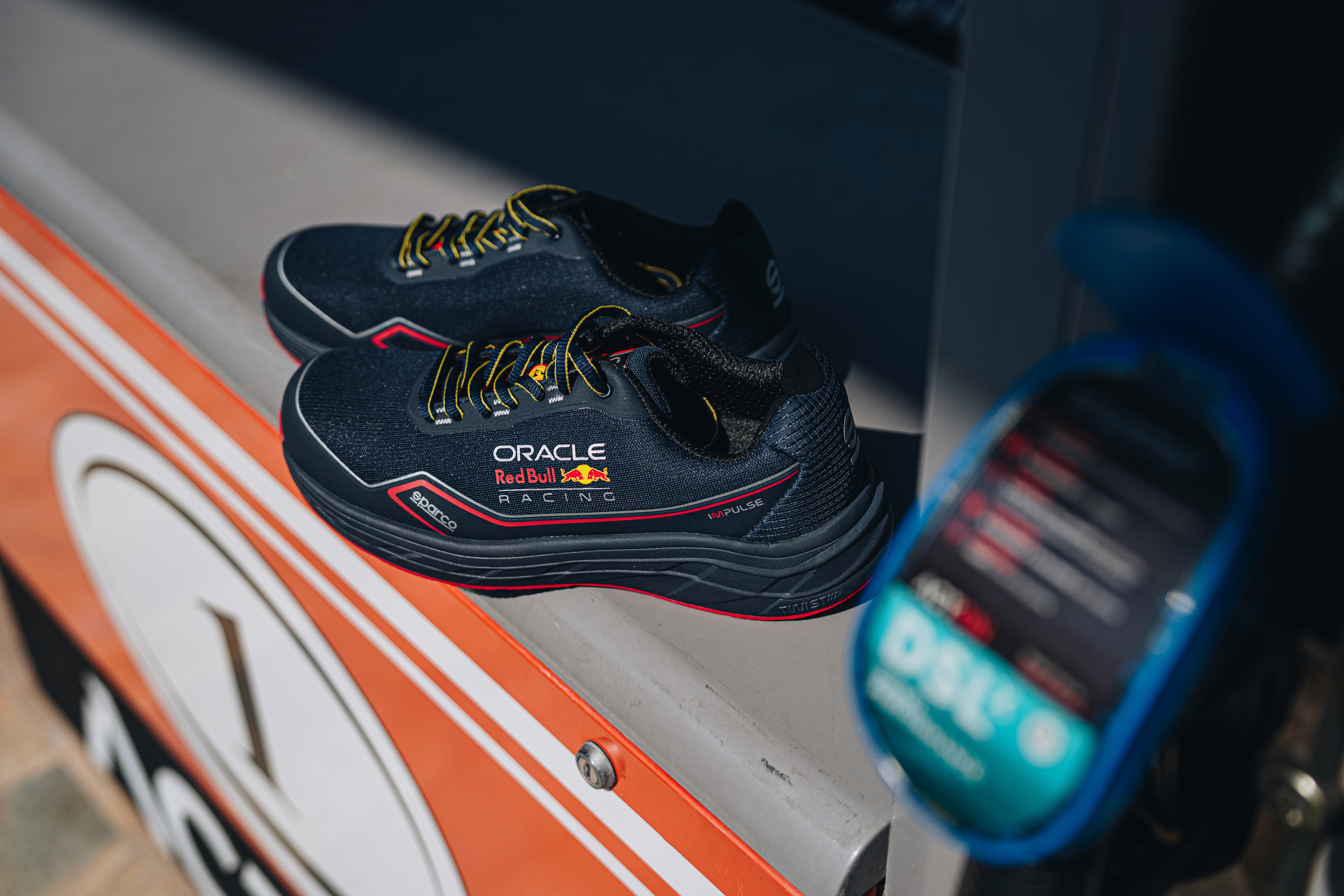 Foto di ferrari hypercar parcheggiate