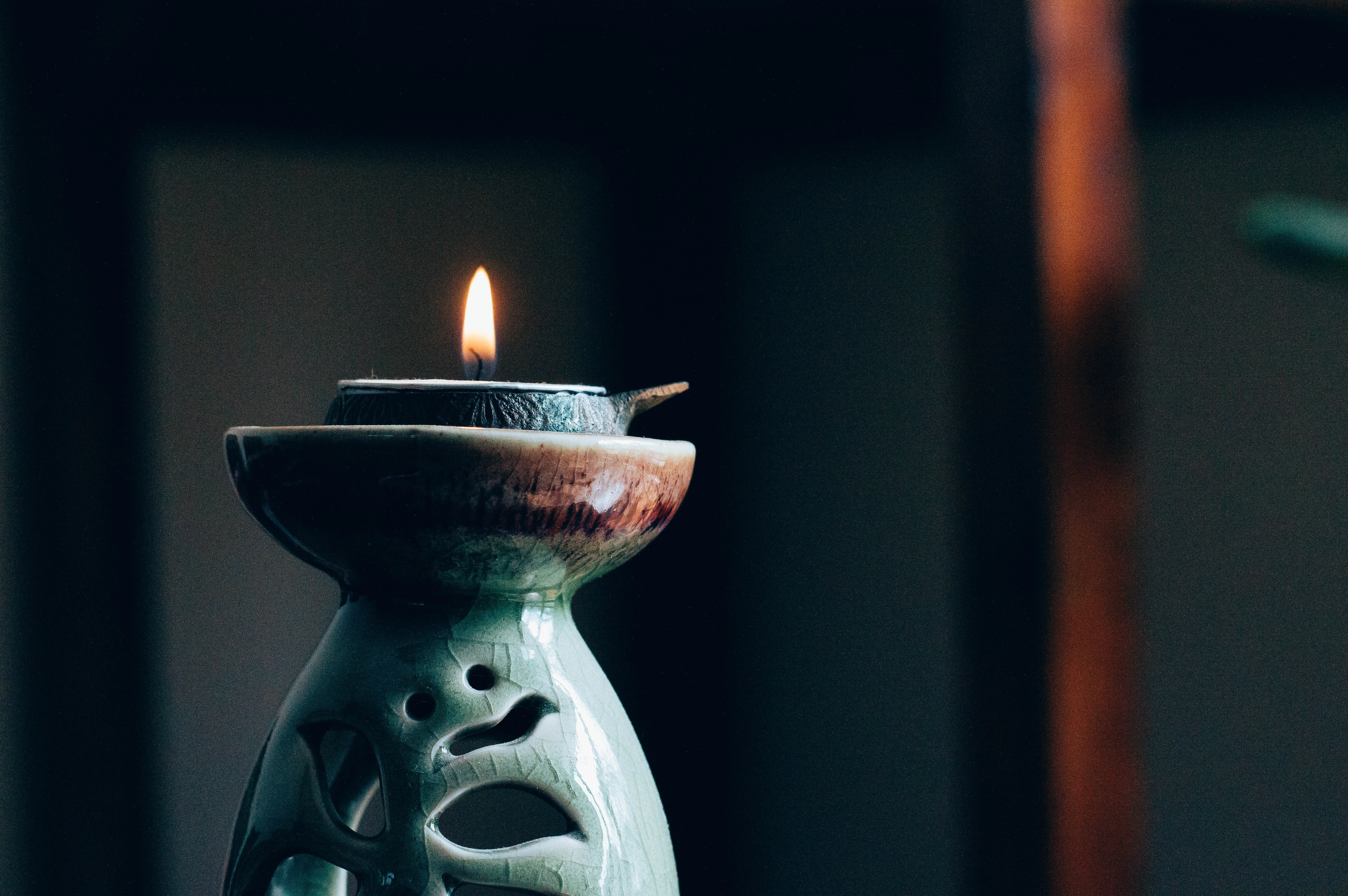 candle arrange on the spa table 