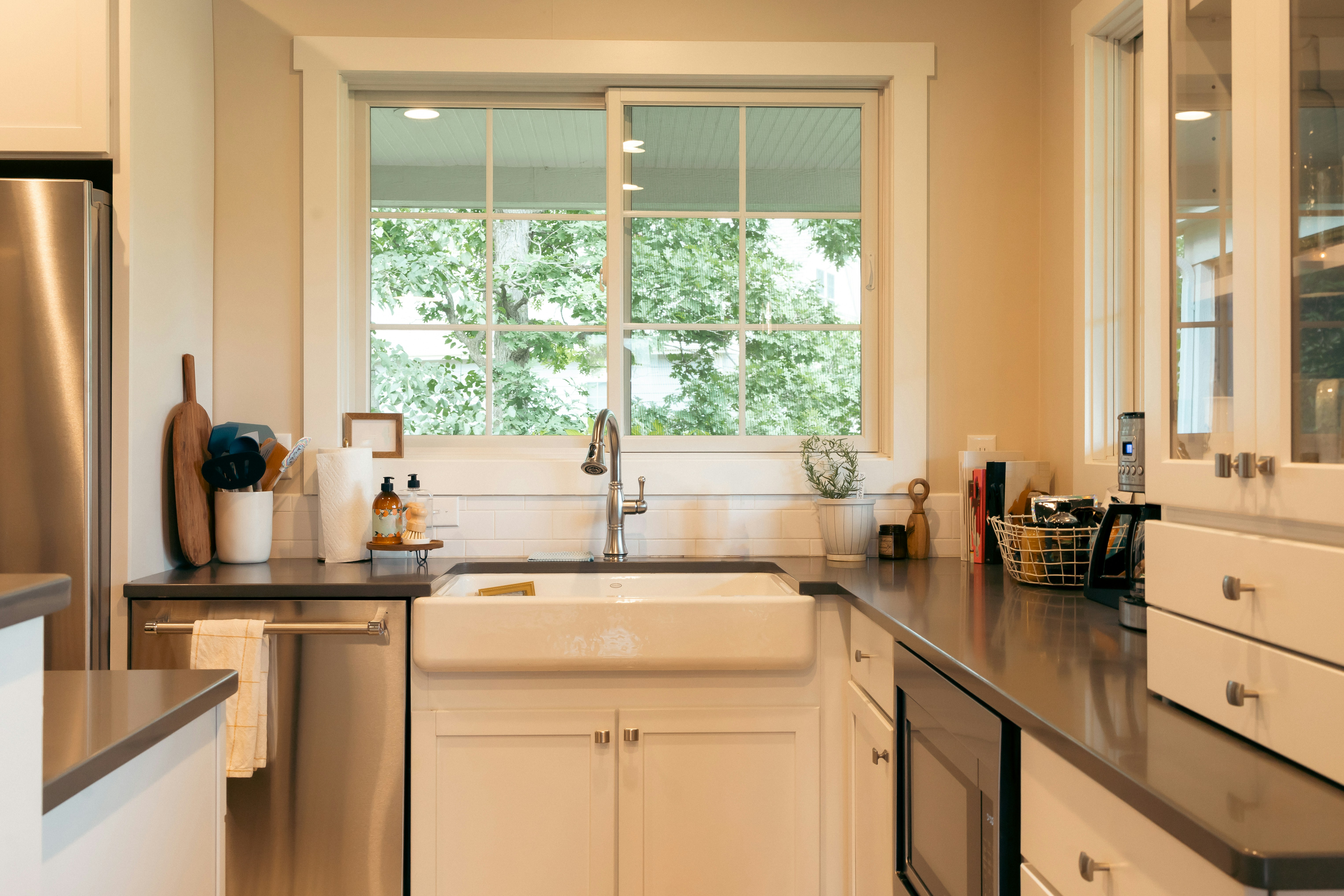 Discover the art of kitchen renovation in Everett with our comprehensive guide, from design inspiration to material selection for your culinary haven.