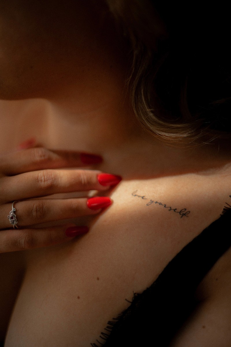 Luxurious boudoir photography in Solothurn, Switzerland by Ramona Fotografie.