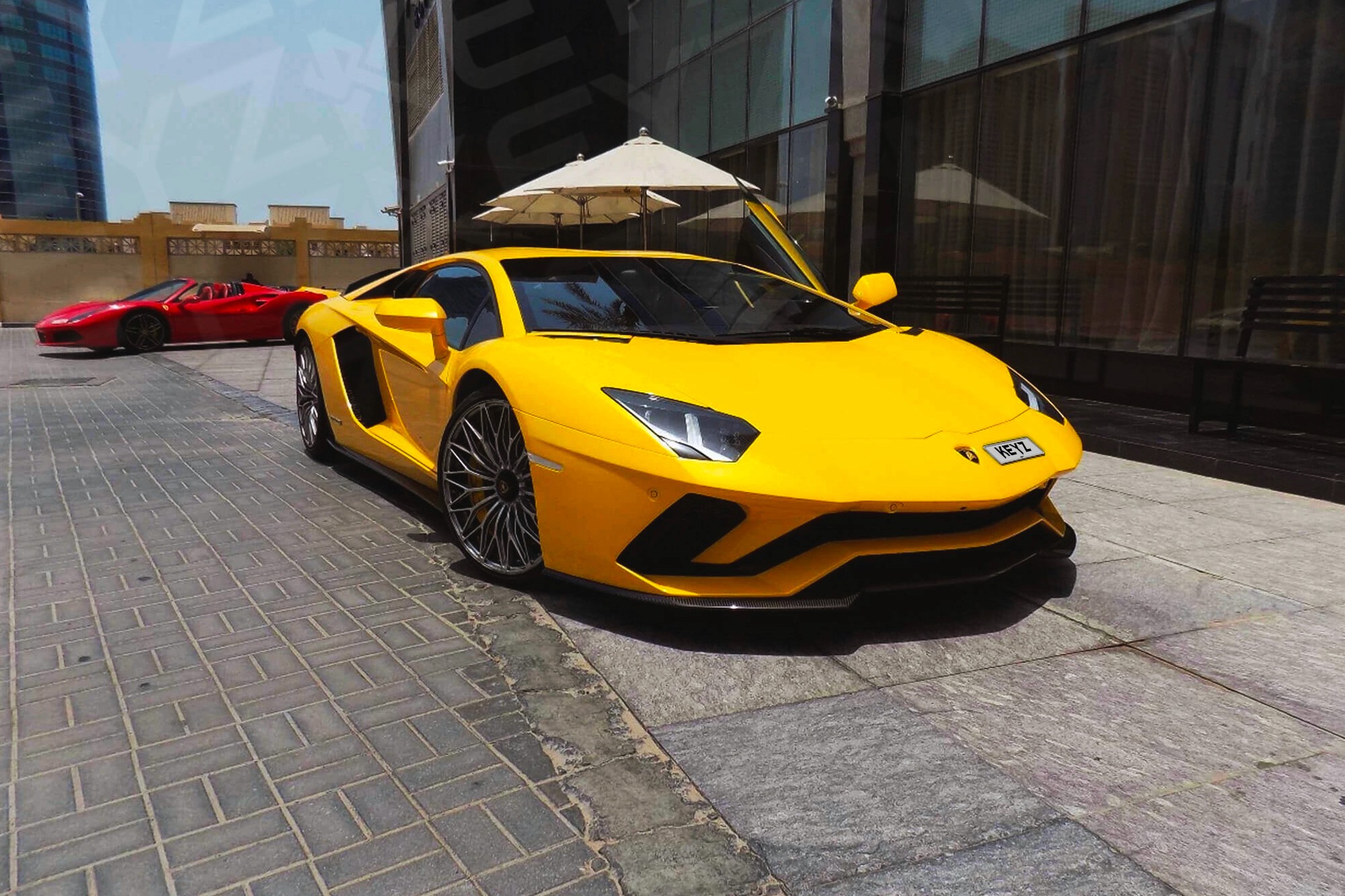 Vue extérieure Lamborghini Aventador S Jaune – Location Supercar à Dubaï | Keyz Rent
