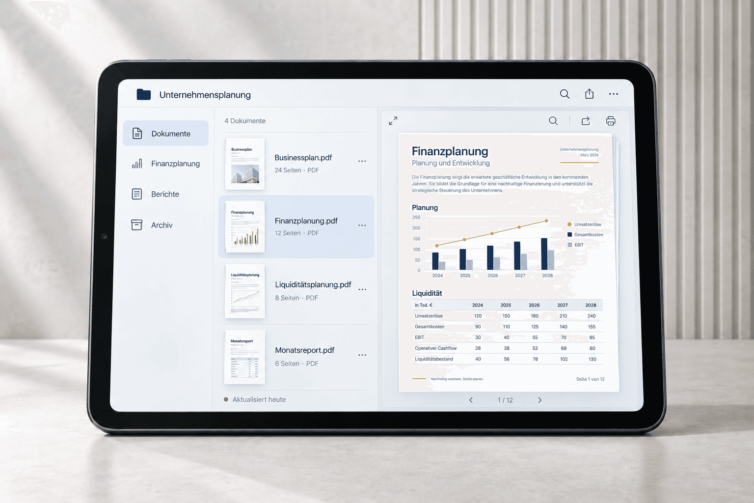 Tablet mit Finanzplanung und Auswertungen an einer Stelle