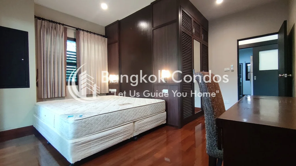 Baan Sasida 3 Bedroom Pet-Friendly Duplex Phrom Phong 3