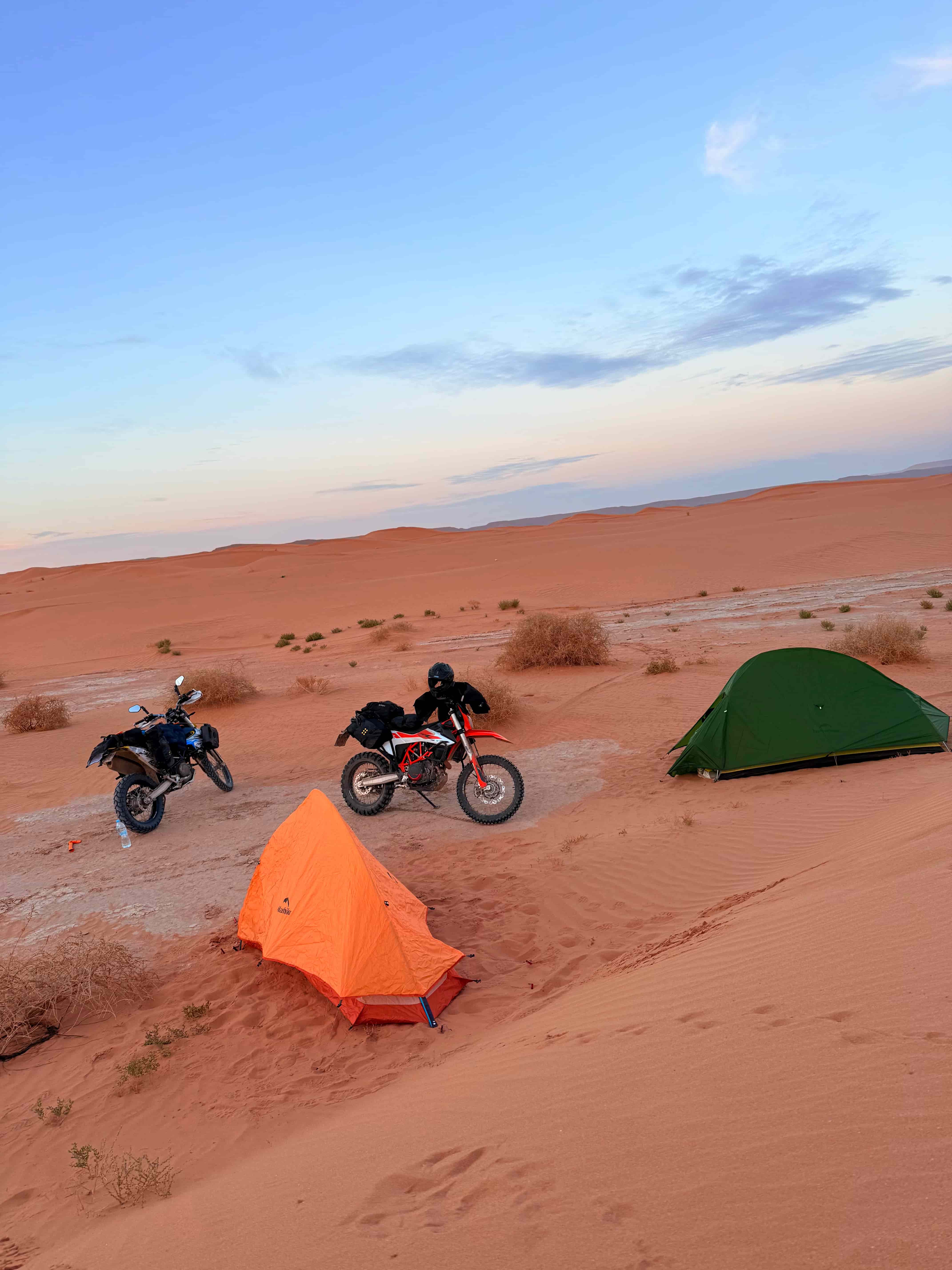 Утро в палатке с видом на горы