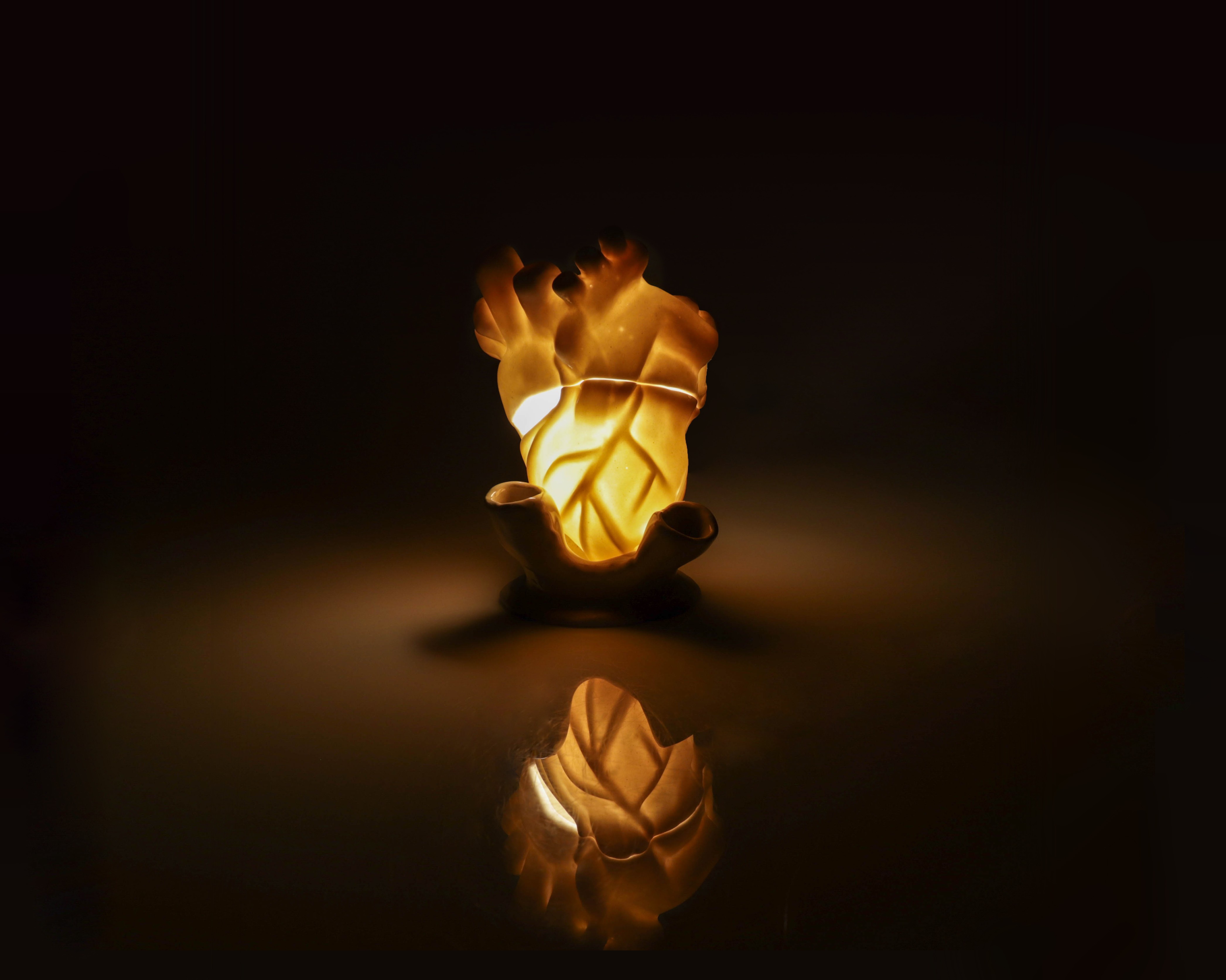 Individual view of a unique ceramic heart from Perfect Imperfection series by Yuxin Song. Highlighting cracks with cubic zirconia and mica powder. Light-up sculpture made with resin, 2022.