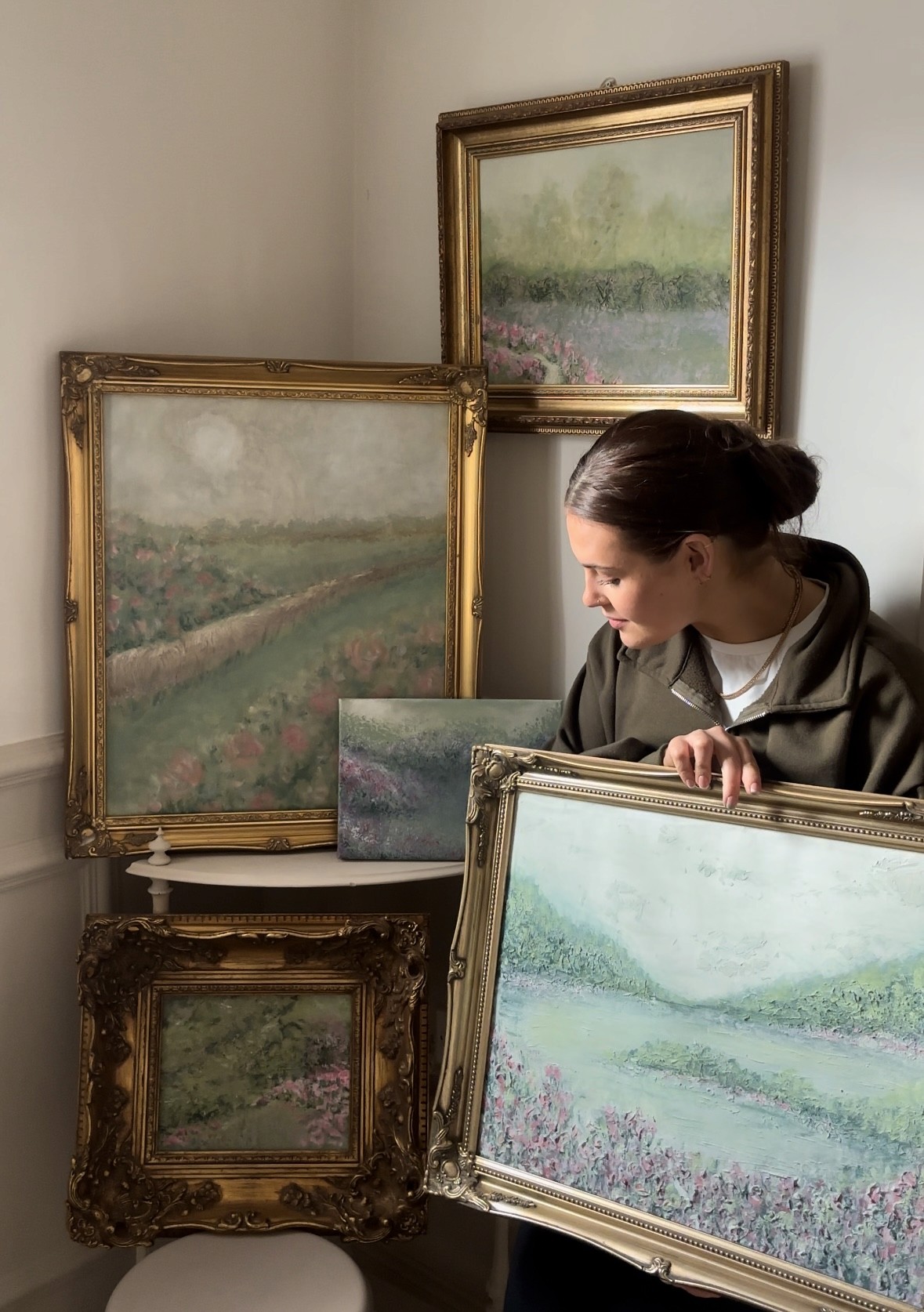 A bottle of daisy perfume with floral accents.