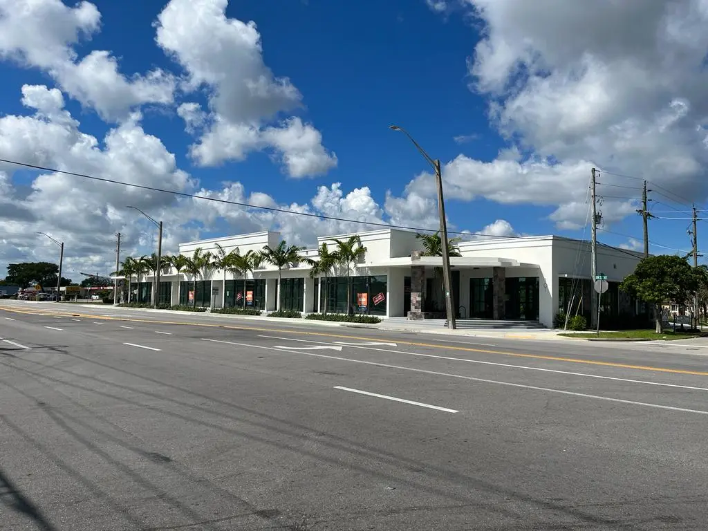 Commercial retail building design on SW 27th Street, Fort Lauderdale by Atelier International