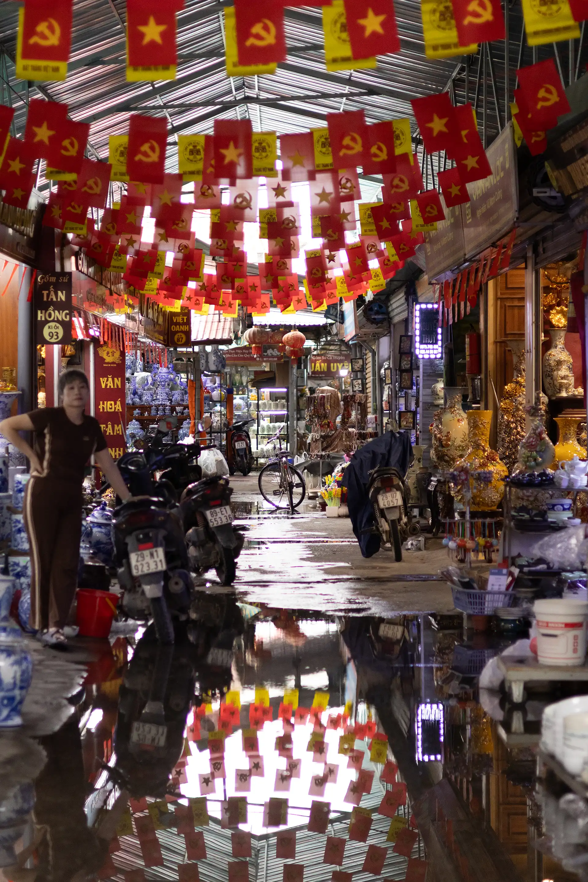 Wet street in Bat Trang full of ceramic shops