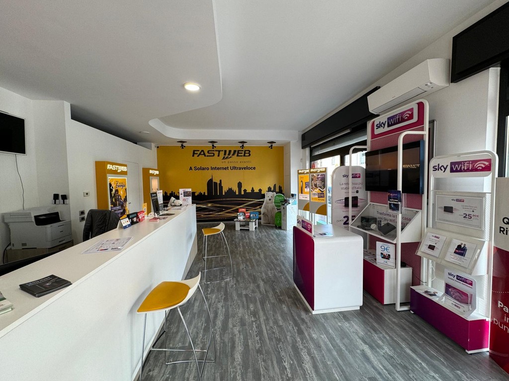 Angolo sky wifi e fastweb di nexxtgen solaro, negozio di assistenza telefonia