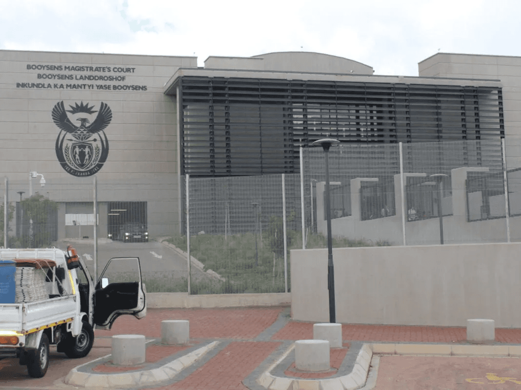 Photo:Two killed in shooting at Booysens Magistrates’ Court – South African Daily