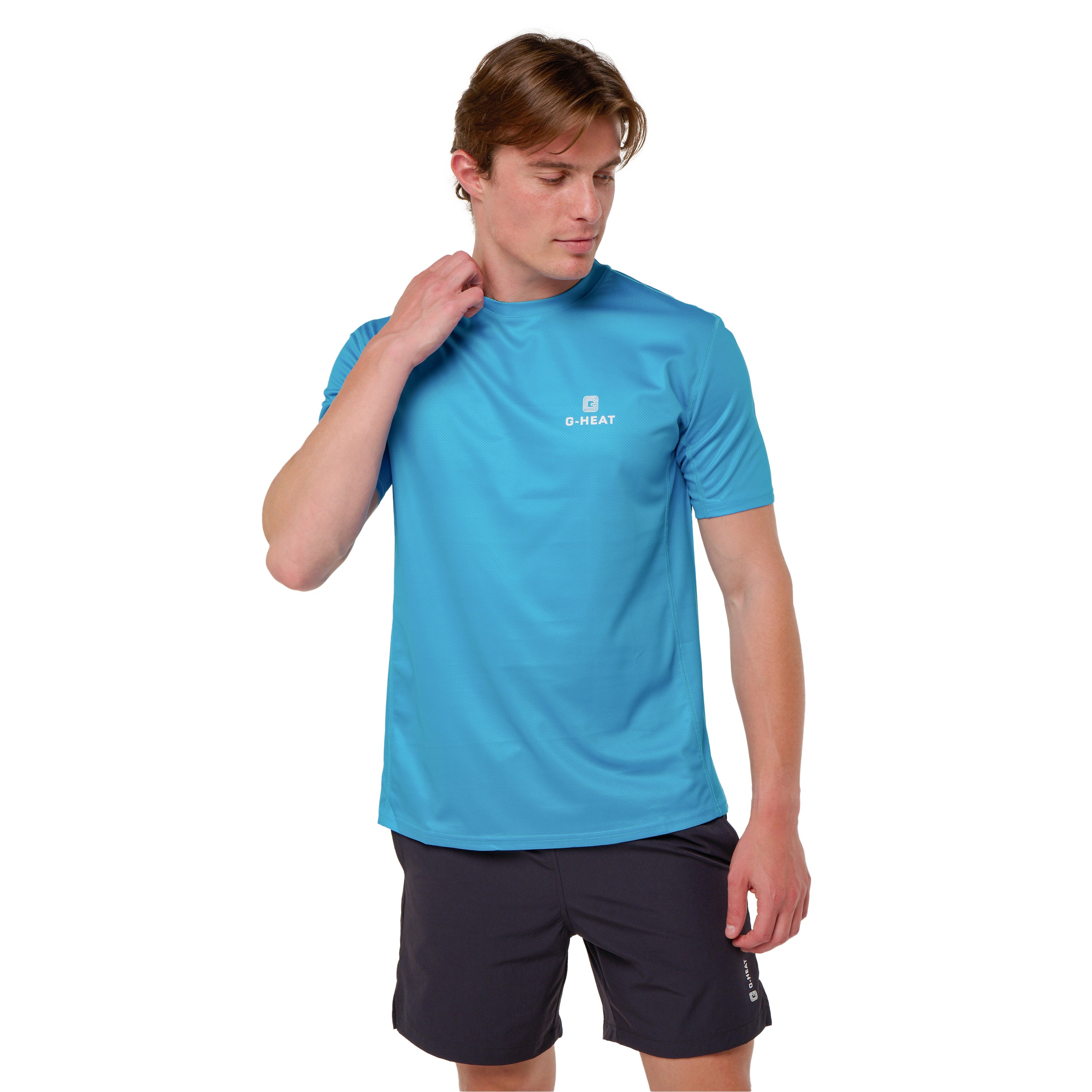 Homme portant un t-shirt rafraîchissant anti-UV G-Heat bleu respirant