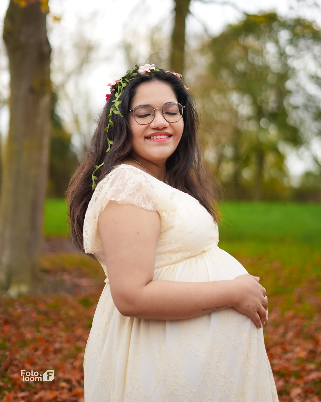 Ashna's Maternity Photoshoot, Fotoloom