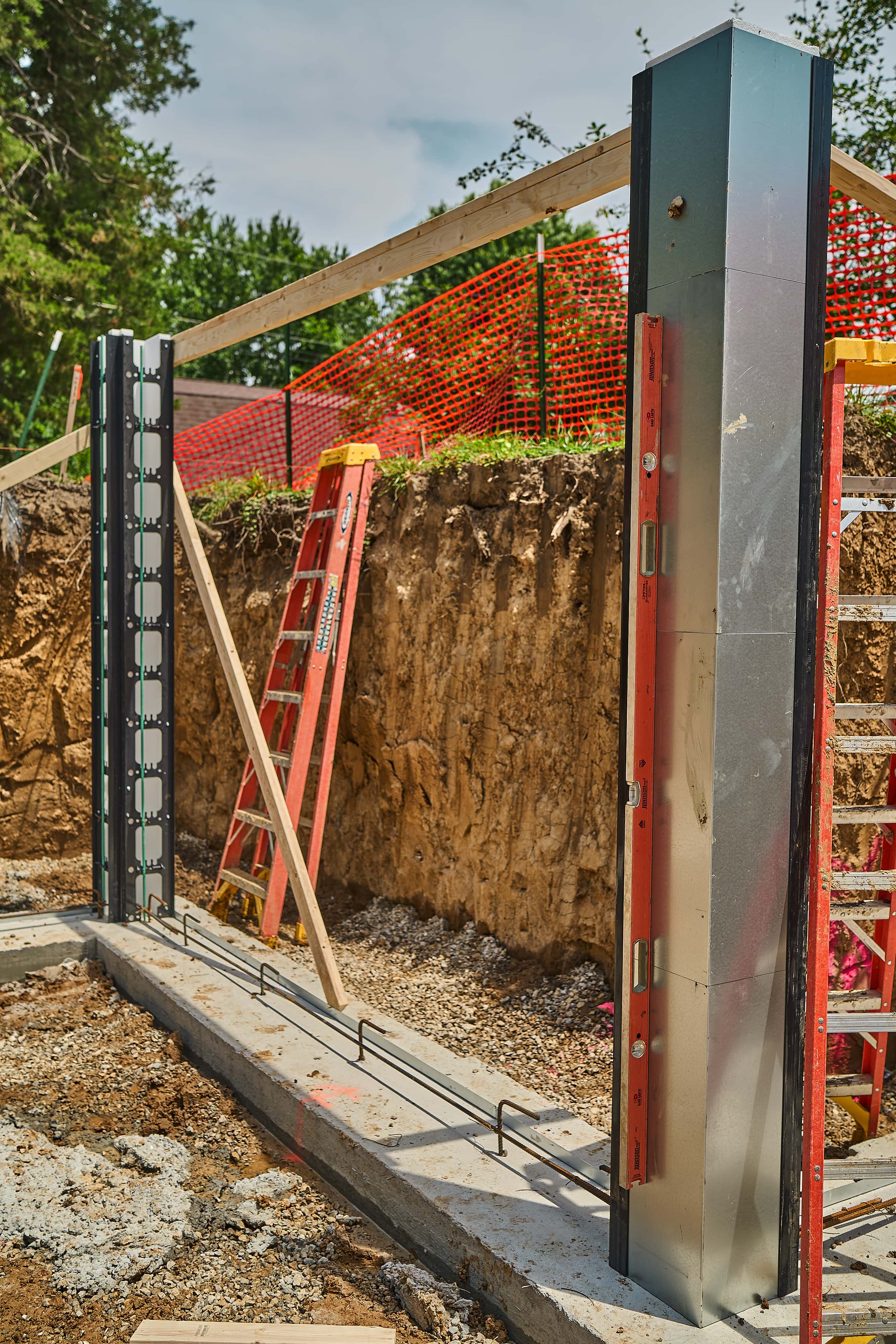 Two Pow-R-Wall corners level and ready for the wall system