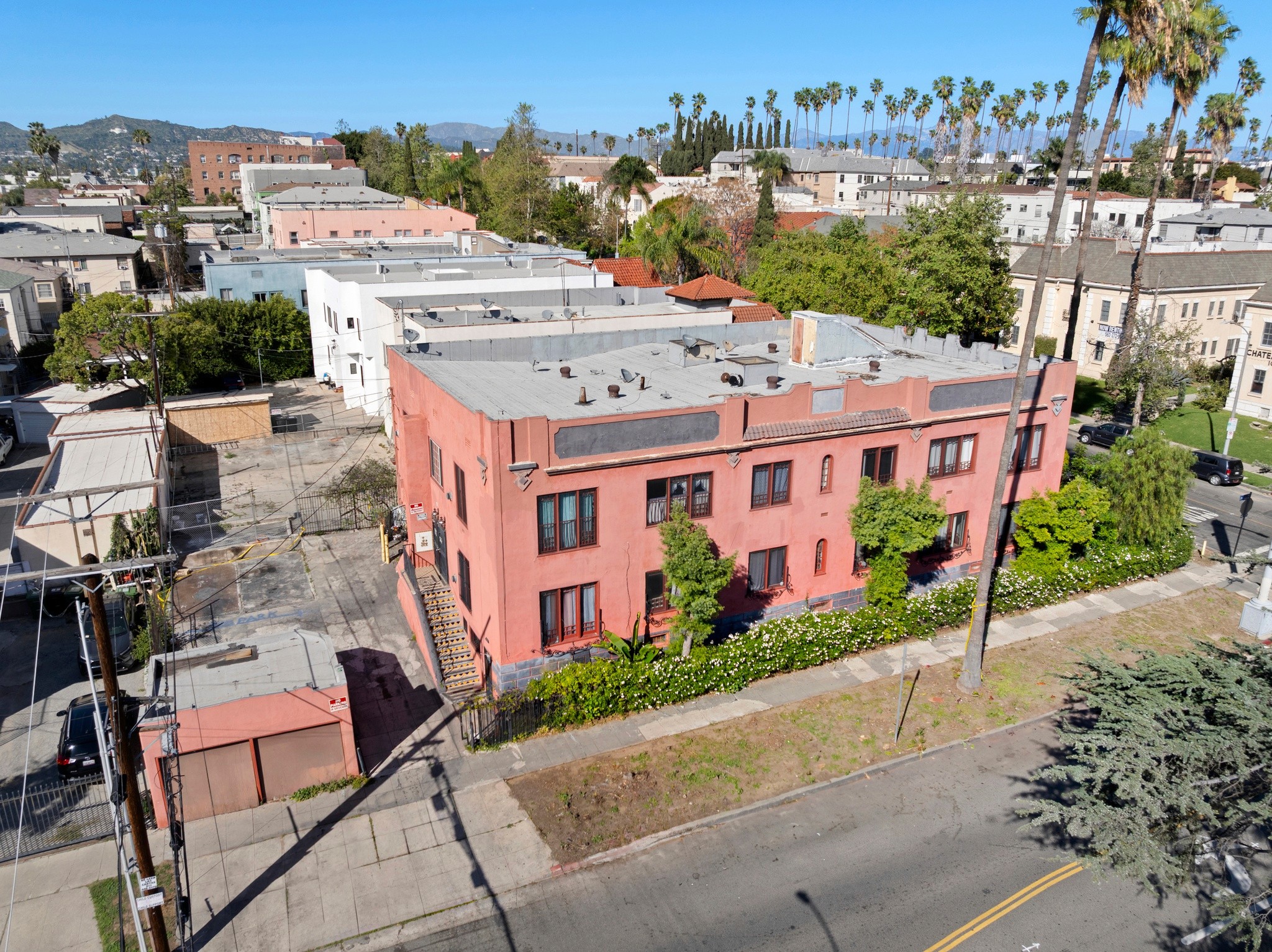 Aerial overview showing building footprint and adjacent streets at 101 N Kenmore Ave.