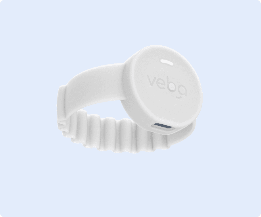 Wavy band on a smart baby bottle monitor, designed to accommodate different bottle sizes for a secure and adjustable fit.