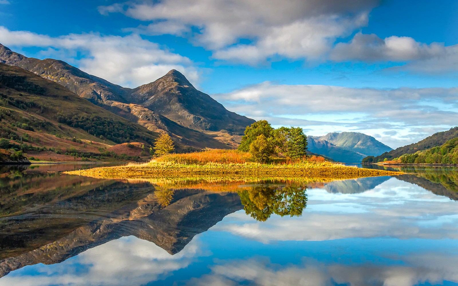  Loch Leven, Scotland.