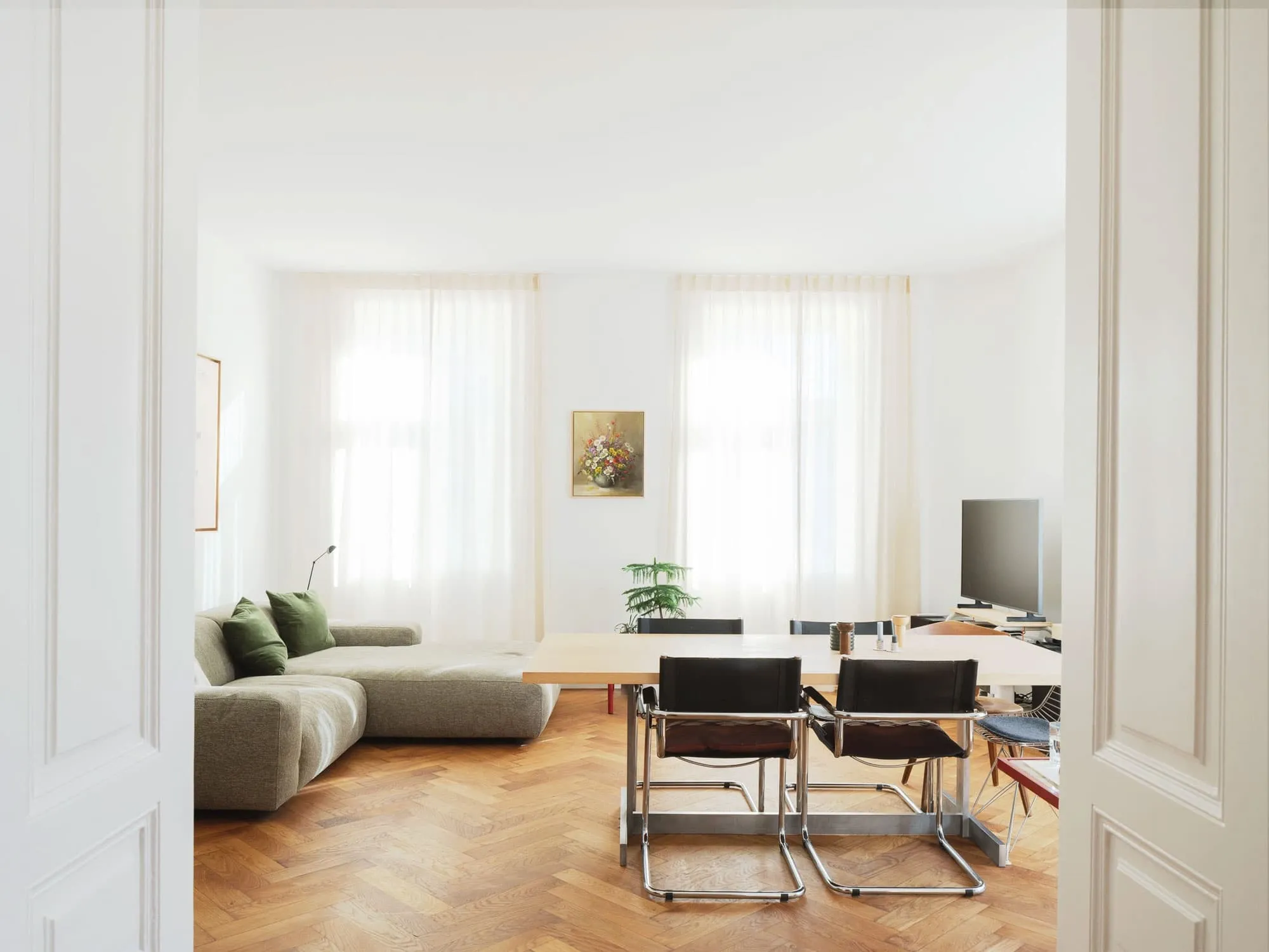 Moderne abaton Deckenkühlung für angenehme Raumkühlung ohne Klimaanlage in einem Wohnraum