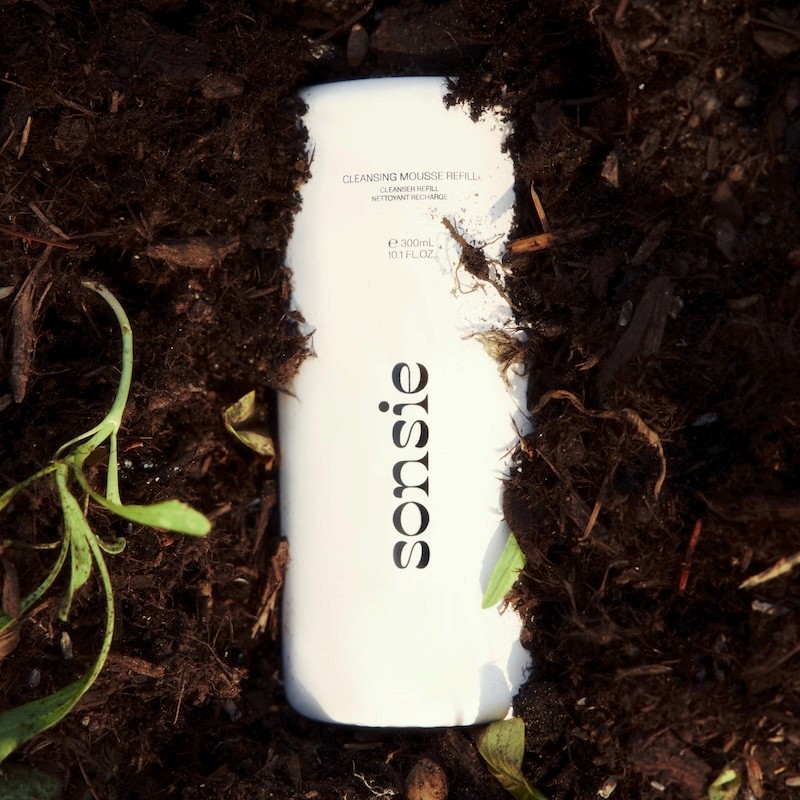 A 300ml white VIVOMER bottle used for Sonsie cleaning mousse refills. This showcases the material's suitability for liquid personal care refills without generating permanent plastic waste.