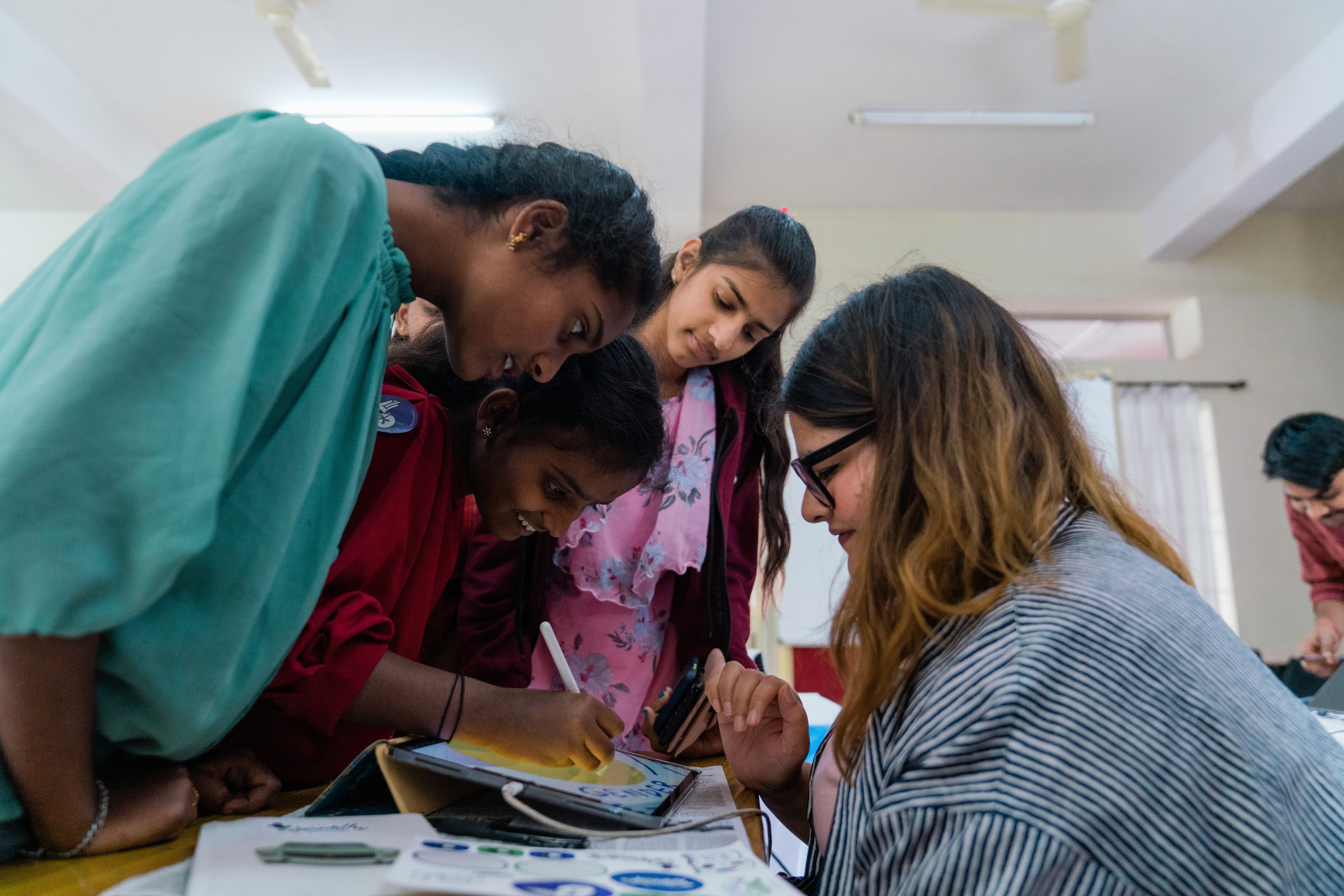 Noteworthy sketchnoting team - experienced visual artists and graphic recording professionals behind award-winning visual communication services