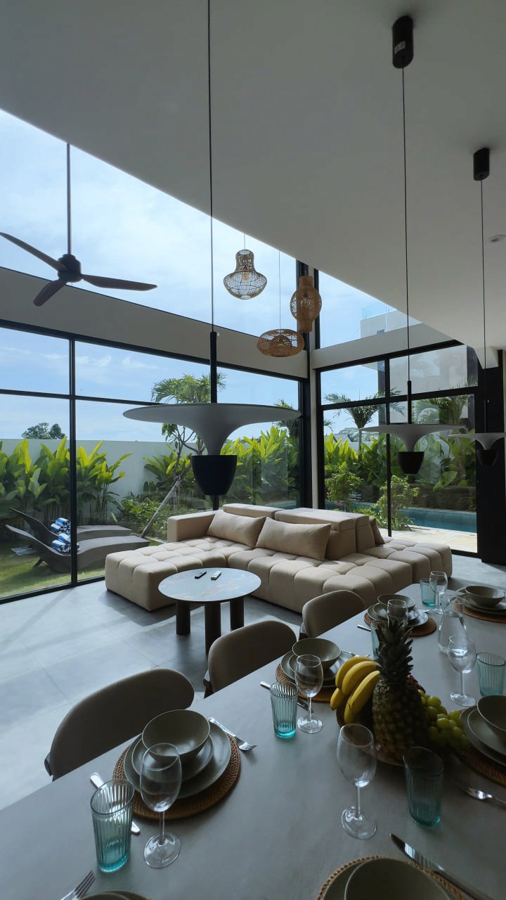 A three-level 4-bedroom villa with panoramic ocean views in Pererenan