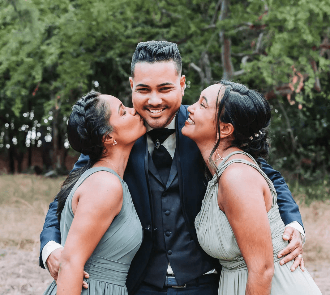 Ambiance de fête et invités joyeux au mariage — Mariage Réunion 974