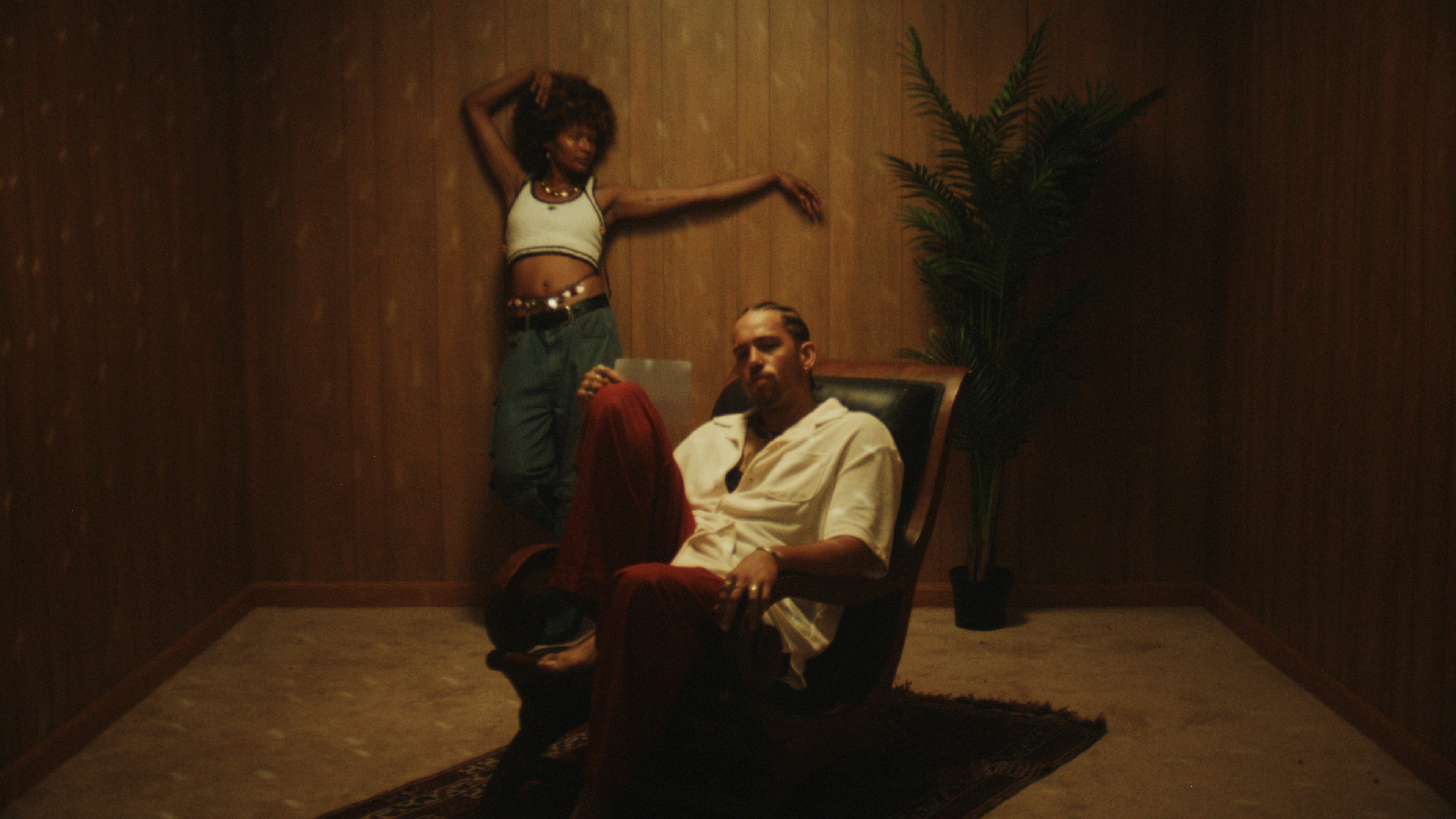 Still from Diáspora, a music video for Nombe (2025).