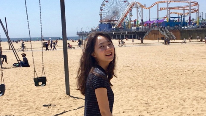 picture Eunji Kim smiling at the beach