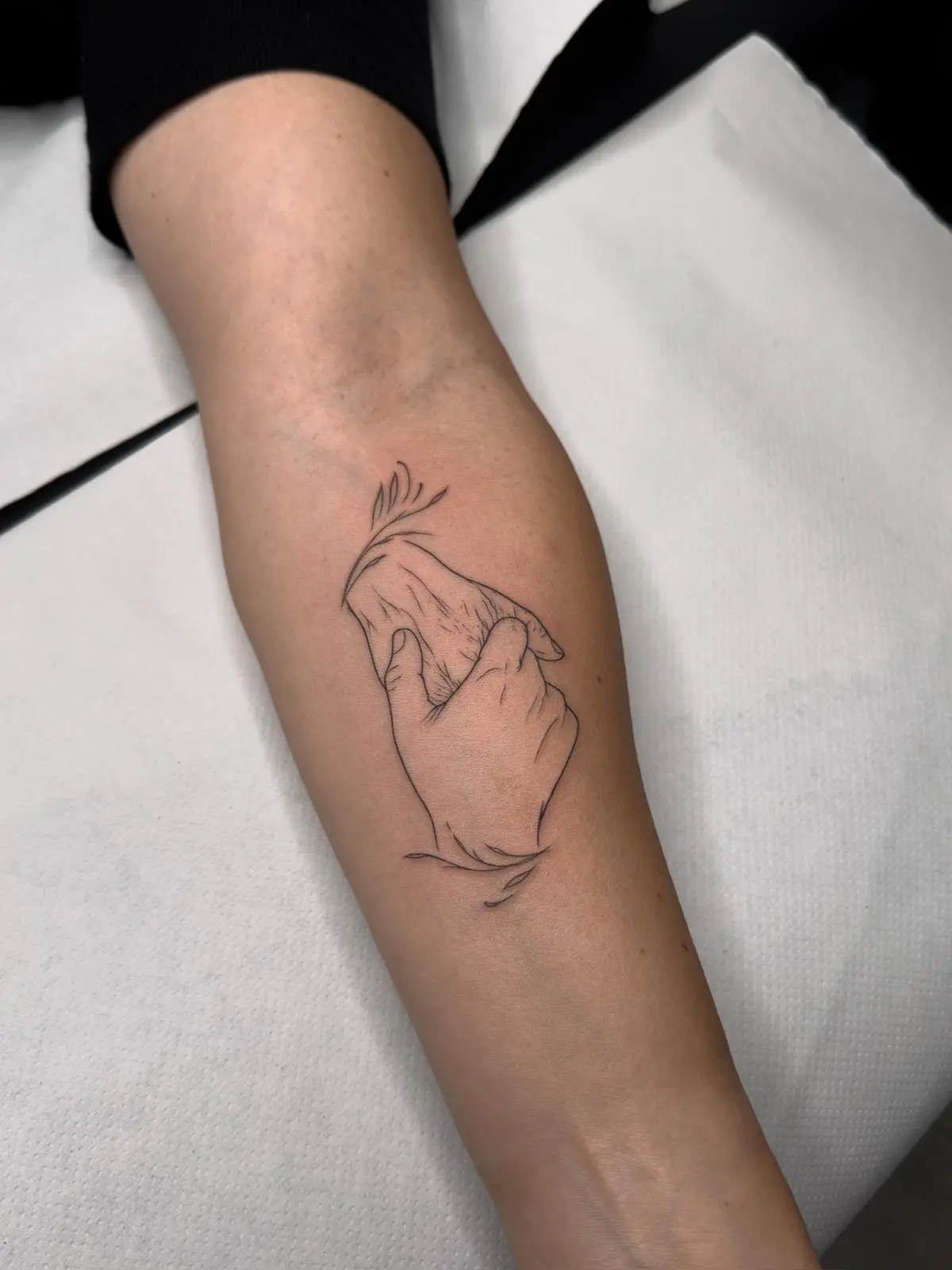 Tatuaje fine line minimalista en mostoles