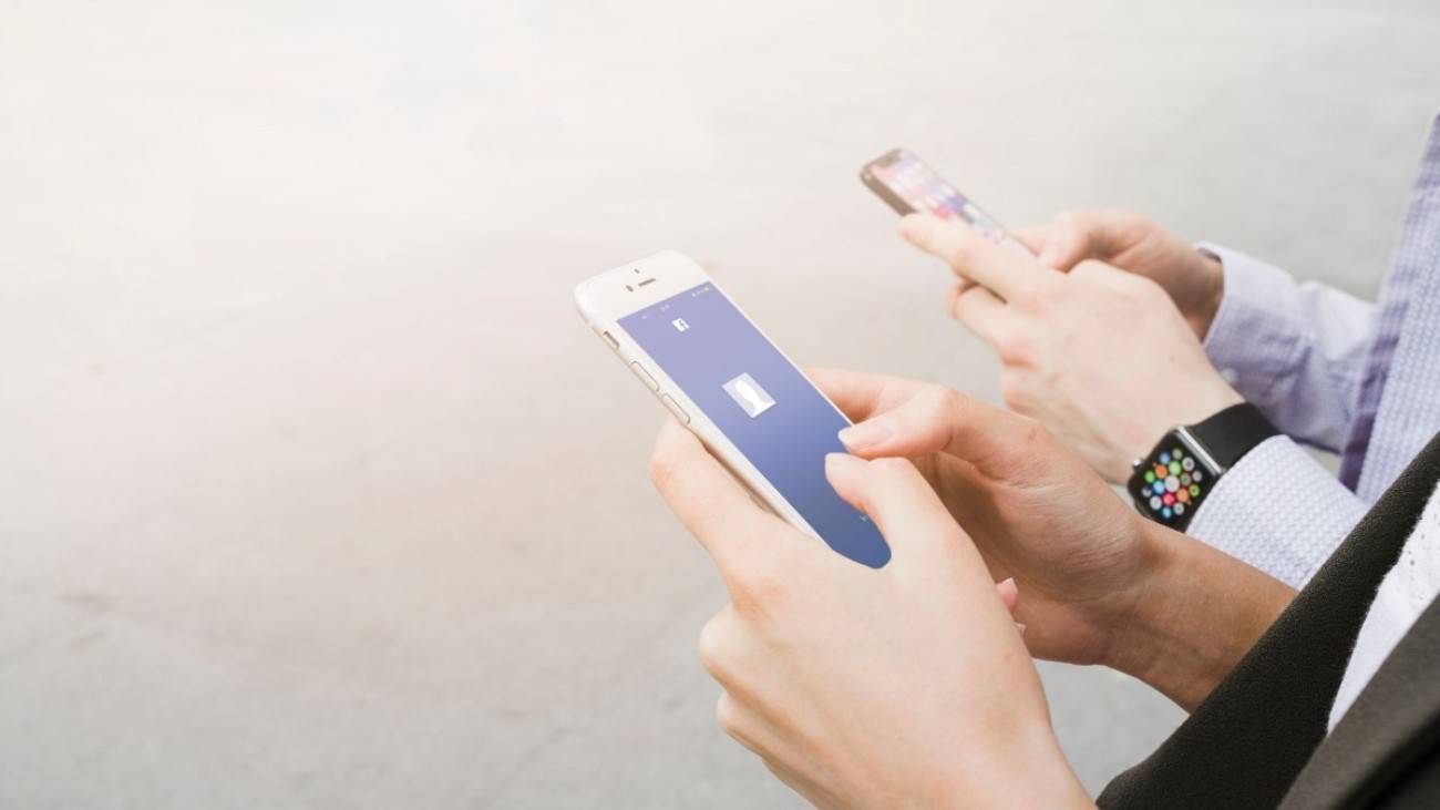 Two people on 2 smartphones typing