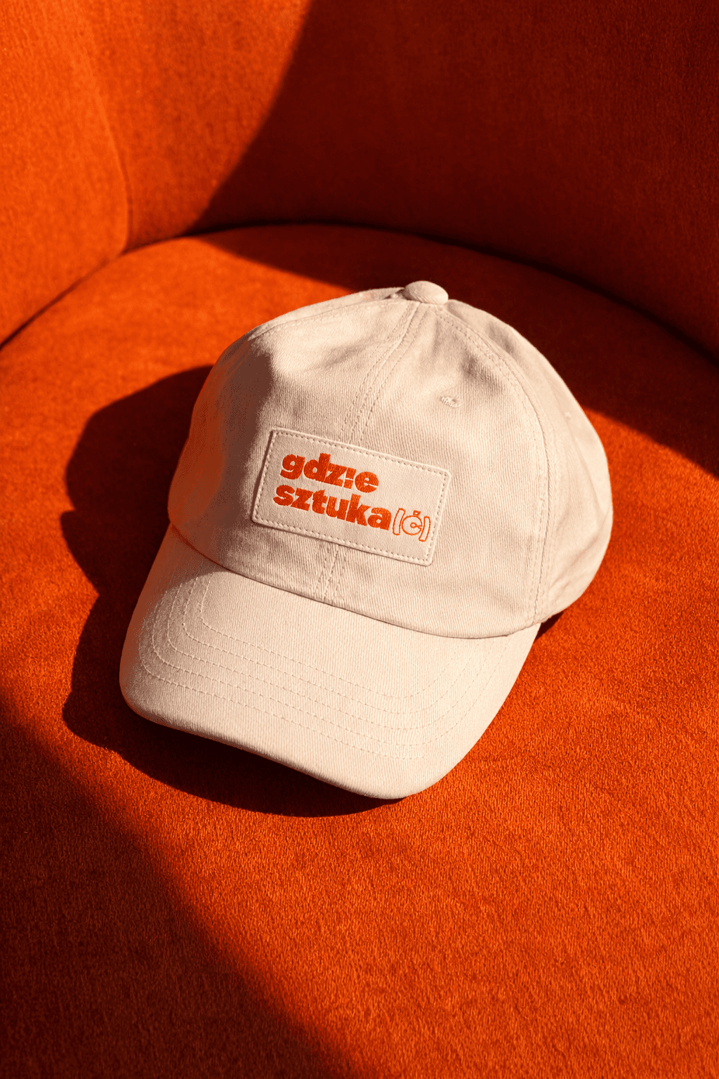 gdzie-sztukac-mobile-app-interface-design-merch-hat.webp