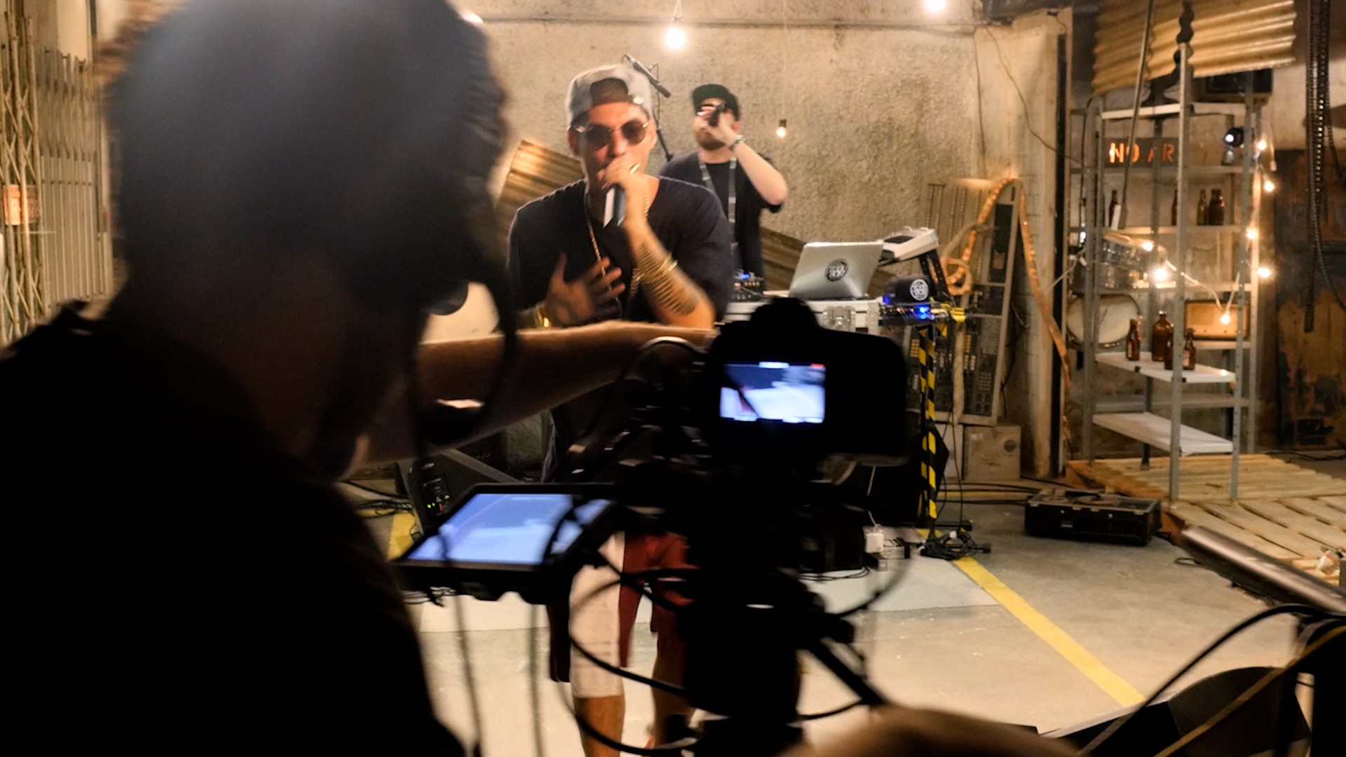 Behind the scenes video of Filipe Ret's live performance