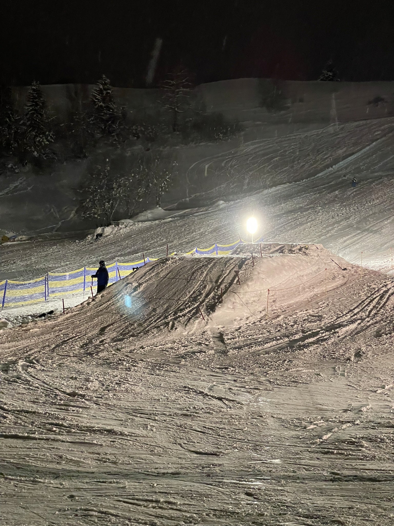 Esther Pfister mit Sebastian Duff am Silvestermarkt in Brigels, 29.12.2025