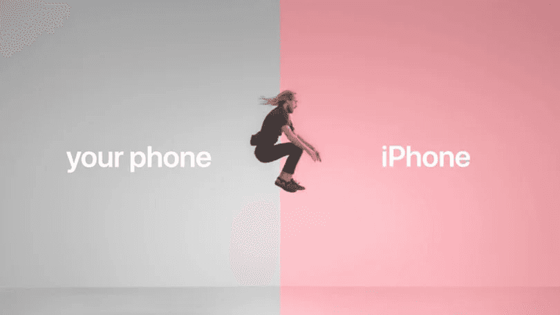 publicité apple pour l'iphone avec un homme qui saute d'une section "your phone" vers une section "iPhone"
